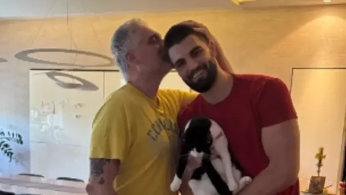 Čeda Jovanović plače, sin ga teši! Objavio emotivnu fotografiju sa naslednikom:
