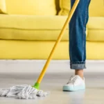 Čistite laminat sirćetom? Eksperti otkrivaju da li je to najpametniji potez, evo šta može da se desi