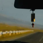 Da li je u redu držati krst na retrovizoru? Mnogi vozači to rade, a evo šta na to kaže crkva