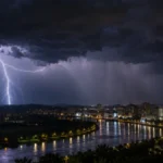 Evo gde će noćas prvo da ljuljne pljusak! Stižu kiša i grmljavina, pa nova tura