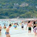 Gužve su nepodnošljive - na ovoj plaži ima više ljudi nego peska