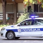 Haos na Zvezdari: Polomio staklo na autobusu pa flašom povredio policajca!