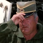 "Ispade jedino Ratko Mladić imao oružje, a drugi, umesto pušaka, nosili buket cveća" Episkop Sergije o smrti generala: Lešinari će kružiti nad odrom
