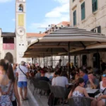"Jedva čekam da Hrvatima propadne sezona!" Turisti besni, cene otišle dođavola a smeštaj - rupčaga