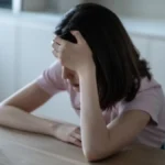 Jutarnja glavobolja i dehidracija idu u paru: Problem nije kafa, nego greška koju svi prave 8 sati pre buđenja