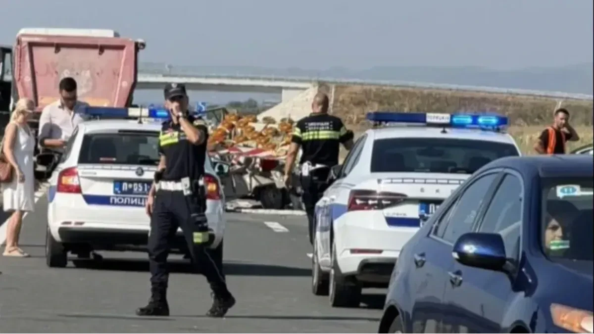 Kamion pokosio putare, dvojica radnika poginula na mestu! Vozaču određeno zadržavanje, oglasilo se tužilaštvo