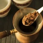 Koliko kašičica kafe staviti u džezvu? Evo prave mere za bogat ukus