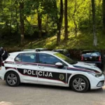 Krvavi obračun ispred porodične kuće: Muškarac (63) upucan, a dvojica uhapšeni kod Mostara