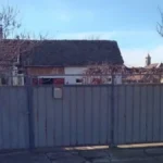 Kuća od 150 kvadrata za 38.000 evra: Uz nju idu lokal, garaža i 10 ari placa, a papiri su 1/1