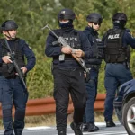Kurti krenuo na Srbe na severu KiM: Policija upada u kuće, pretresi pod izgovorom istrage