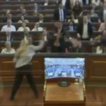 Kurtija gađali jajima! Totalni haos u skupštini lažne države
