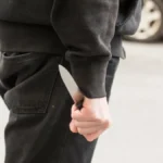 Muškarac sa nožem u ruci napao maloletnike: Incident u Prokuplju, policija munjevito reagovala