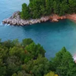 Na ovoj plaži u Crnoj Gori ležaljka je 240 evra! Građani negoduju