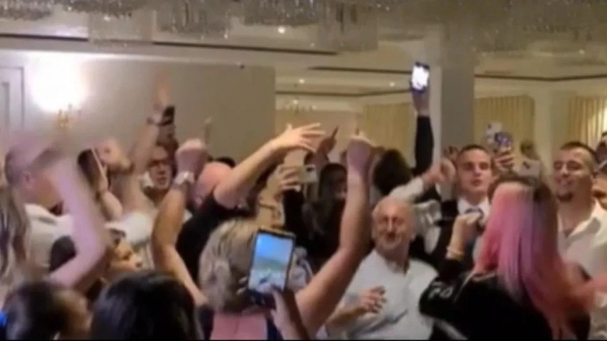 Naš pevač odbio da pevaza 100.000 evra: