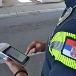 Nema više pisanja kazni i rasprave sa policijom! Svaki policajac dobija poseban uređaj - kazna se plaća na licu mesta!