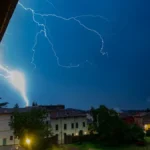 Nevreme pogodilo Srbiju! Cepaju gromovi, RHMZ izdao hitno upozorenje!