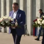 "Obaveza svih nas je da se sećamo tog zločina" Vučić na mestu stradanja srpskih izbeglica u bombardovanju 1995. na Petrovačkoj cesti