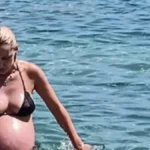 Pevačica rodila blizance, pa otkrila sa čime se suočavala pre porođaja! Ovo joj najgore od svega