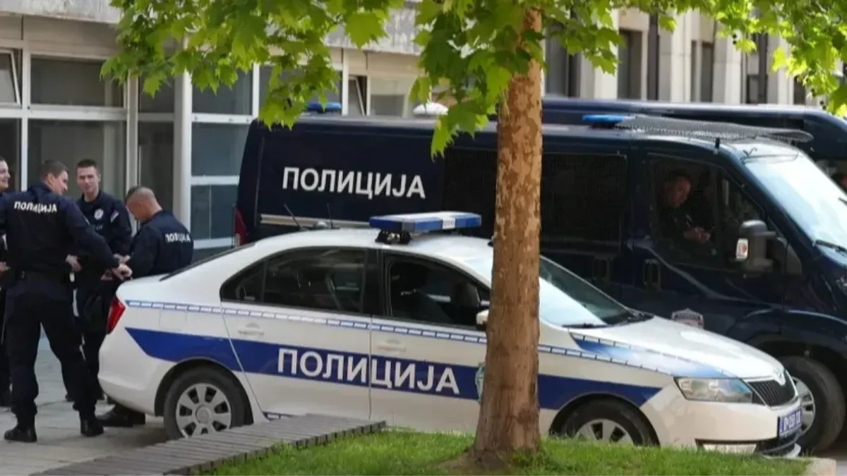 Policija pronašla 40 kilograma droge na tavanu: Filmsko hapšenje u Staroj Pazovi