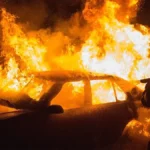 Porodica sa detetom (3) bežala glavom bez obzira: Vatra im opkolila auto (VIDEO)