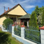 Prelepa kuća blizu Niša prodaje se za 25.000 evra: Ograđeno imanje, bašta, voćnjak i letnjikovac