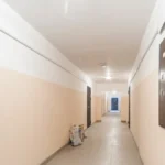 Sećate li se ovakvih zidova iz Jugoslavije? Razlog zbog kog su farbani samo do pola iznenadiće vas