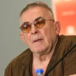 "Seljanko, ti ćeš da mi kažeš?!" Mima Karadžić pred kamerama udario na 37 godina mlađu koleginicu (VIDEO)