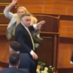 Slom lažne države i uterivanje demokratije jajima!