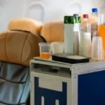 Stjuardese upozoravaju: Ova pića nikako ne naručujte u avionu, razlog će vas ozbiljno iznenaditi!