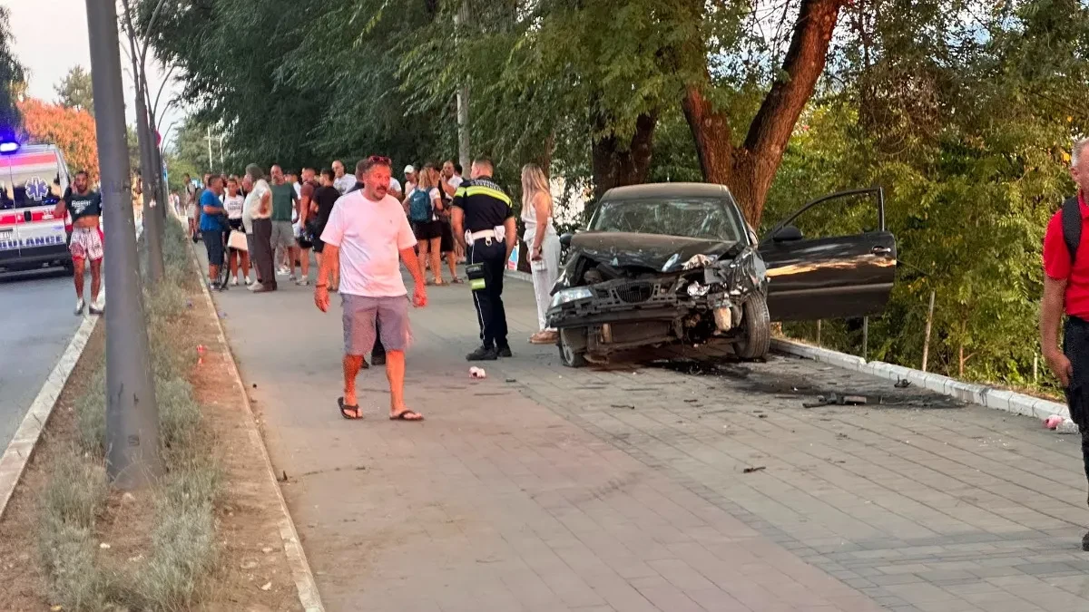 Stravična nesreća u Kraljevu: Automobil izleteo sa kolovoza i udario u majku sa decom (FOTO/VIDEO)