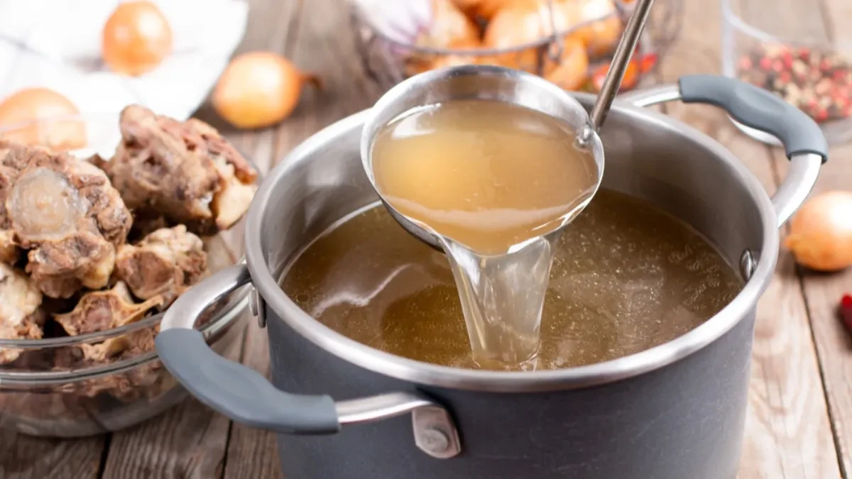 Supa koju su naše bake znale da cene: Evo zašto je dobra za zglobove, kožu i varenje