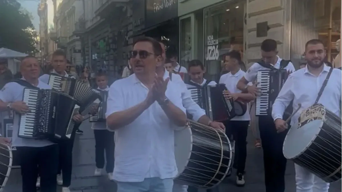 TAPANI, HARMONIKE I NARODNO VESELjE KAO UVERTIRA ZA