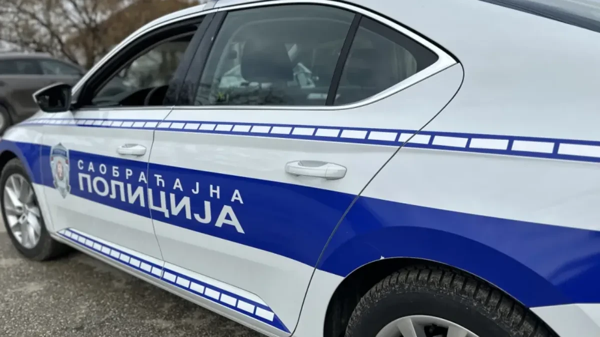 Teška saobraćajka na putu Ðurđevo - Žabalj: Automobil završio van kolovoza, prva slika udesa (FOTO)