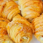 Testo iz rerne premažite ovim i biće mekano 3 dana: Zaboravite na peciva iz pekare, ovo ćete tamaniti