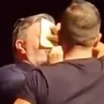 Tuča na nastupu našeg pevača! Dečko iz publike skočio na binu, on nasrnuo na njega