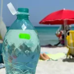 Turisti besni - na poznatoj plaži traže im novac da napune flašu vode, vlasnik objasnio razlog