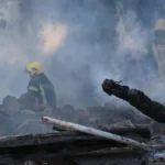U požaru kod Smedereva poginuo muškarac, a drugi teško povređen: Vatra se otrgla kontroli