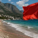 Upozorenje za Srbe koji letuju u Crnoj Gori: Na ovim plažama nikako ne ulazite u more, podignute crvene zastavice