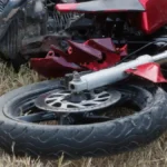 Užas kod Borče: Motociklisti tinejdžeru se bore za život, trkao se sa bratom pa sleteo sa puta!