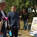 Vučić obišao Jošaničku Banju, pa odmah primetio šta nedostaje: „Dva auta ne mogu da se mimoiđu“