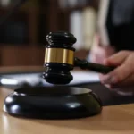 Zbog novog automobila pretukao oca! Posle napada u garaži završio na sudu