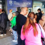 Alo! vam donosi snimke sa lica mesta: Počela isplata 6.000 dinara za građane, od ranog jutra stvara se gužva