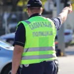Auto završio na krovu na obilaznici oko Beograda: Jedna osoba povređena, saobraćaj usporen