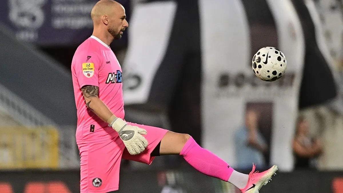 Autogol o kojem bruji Srbija: Golman hteo da ispuca loptu, pa se obrukao (FOTO)