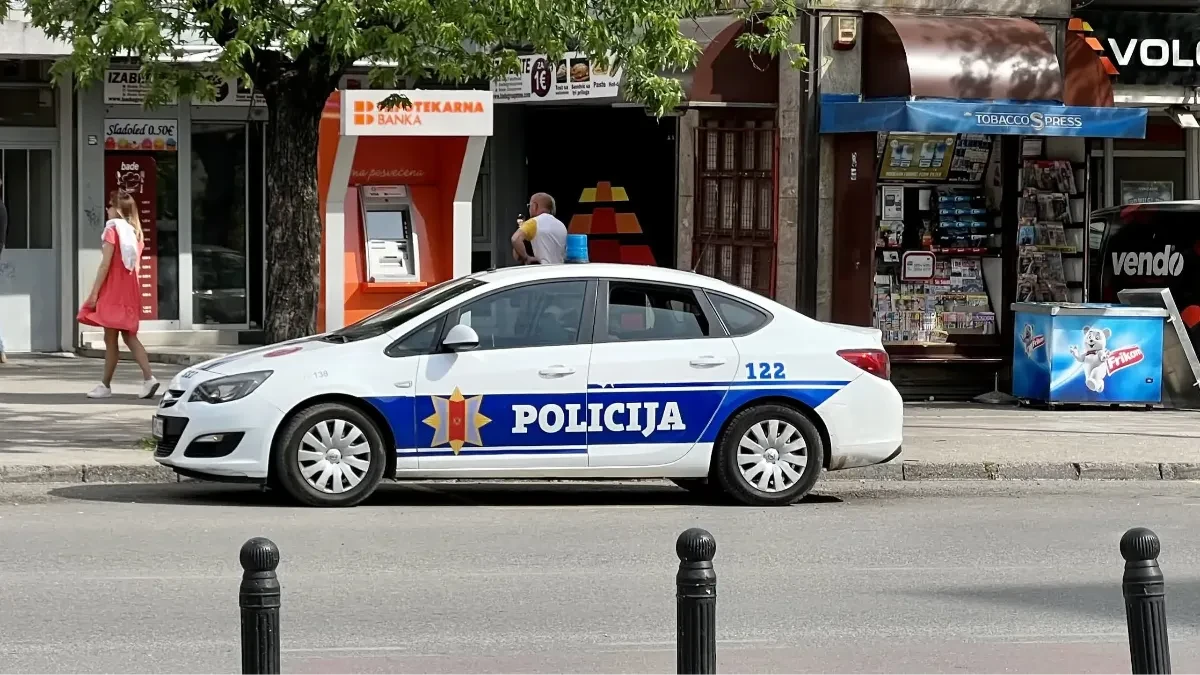 Bacao kamenje na prostorije ratnih veterana: Policija uhapsila mladića (24)