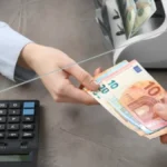Bankarka godinama podizala novac s računa klijenata, šteta je 135.000 evra