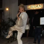 Boba nije mogao da dođe, a Brena napravila lom: Zaigrala kao nekada, duge noge podigla uvis pred svima (FOTO)