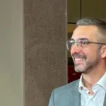 Ceo Beograd večeras je gledao u suprugu voditelja RTS-a! Da li prepoznajete koja glumica je u pitanju?