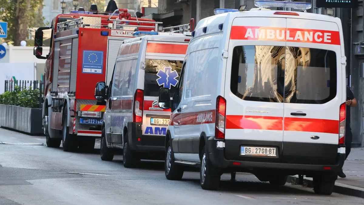 Devojci odsekao obe ruke sekirom: Horor pored puta