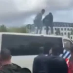 Divljanje pristalica monstruma iz terorističke OVK, skaču po policijskim vozilima (VIDEO)